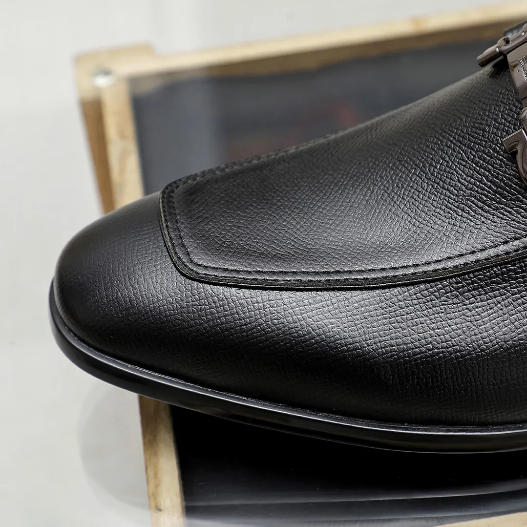 Men's shoes 💰600 🕷🕷🐂【Ferragamo】 Popular fashion casual shoes🇨🇳Official website counter 1:1 production, original mold opening💯Good quality can be seen, imported high-end first-layer pebbled calfskin, water-dyed🐂leather lining🌿very clear texture, high-quality waterproof, non-slip and wear-resistant outsole🎋high quality and low price, truly handmade🍓, 5 colors available! Code number 38-44 (45. To be customized)